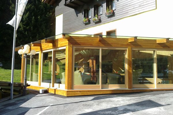 basso-4-veranda-ampliamento-in-legno-e-vetro-fanti-group-trentinoEBE567E5-72CD-B250-2049-B3D402B651F5.jpg
